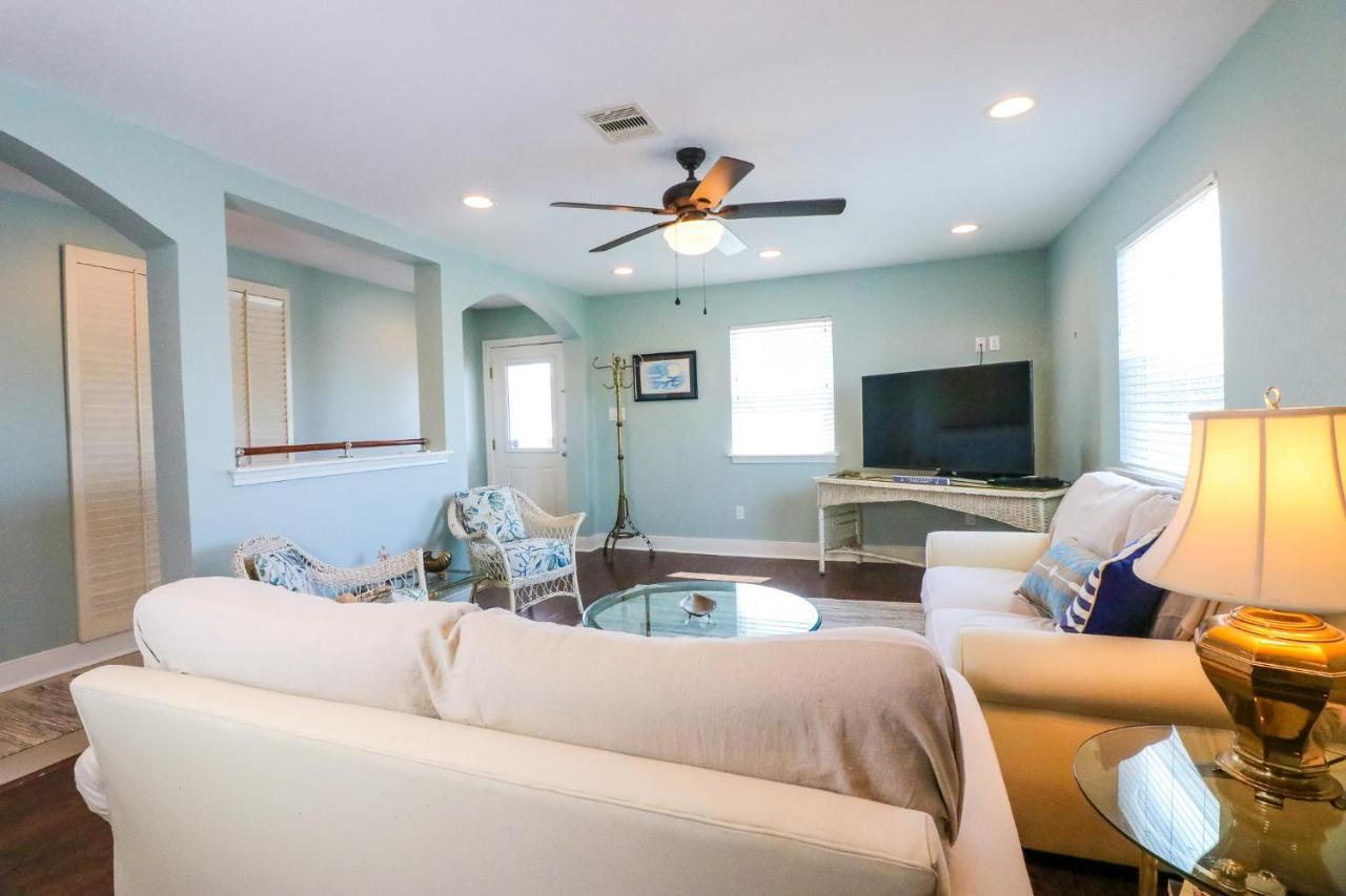 Perfect Location Spacious Yard Coffee Bar At This Lovely Beach Home 갤버스턴 외부 사진