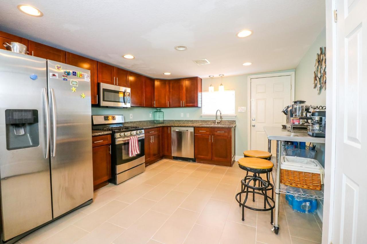 Perfect Location Spacious Yard Coffee Bar At This Lovely Beach Home 갤버스턴 외부 사진