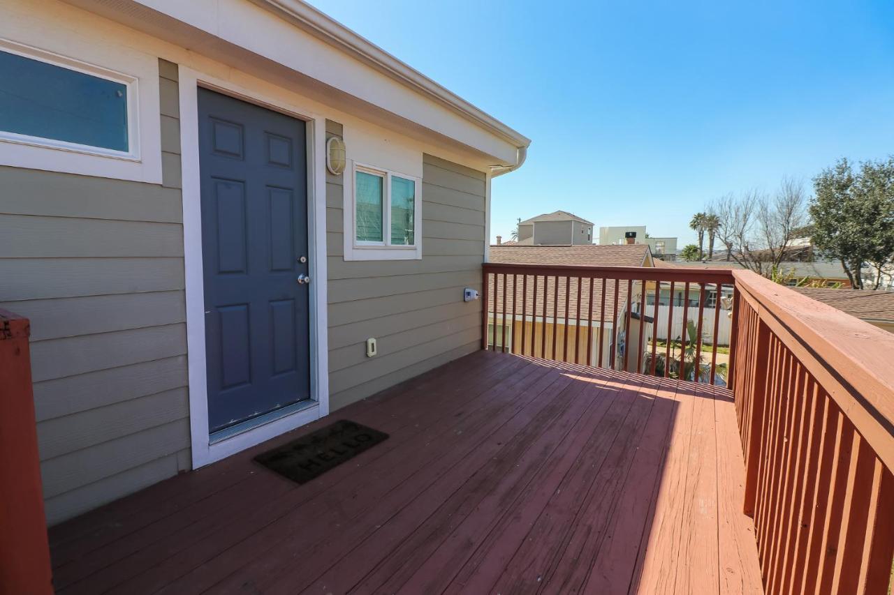Perfect Location Spacious Yard Coffee Bar At This Lovely Beach Home 갤버스턴 외부 사진